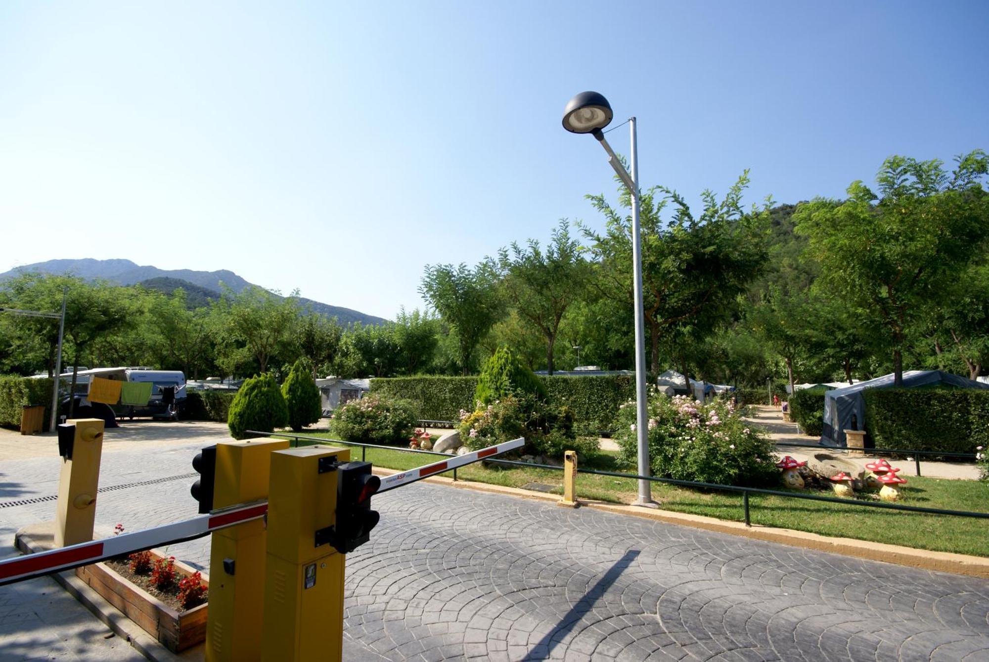 Camping Bassegoda Park Hotell Albanya Eksteriør bilde