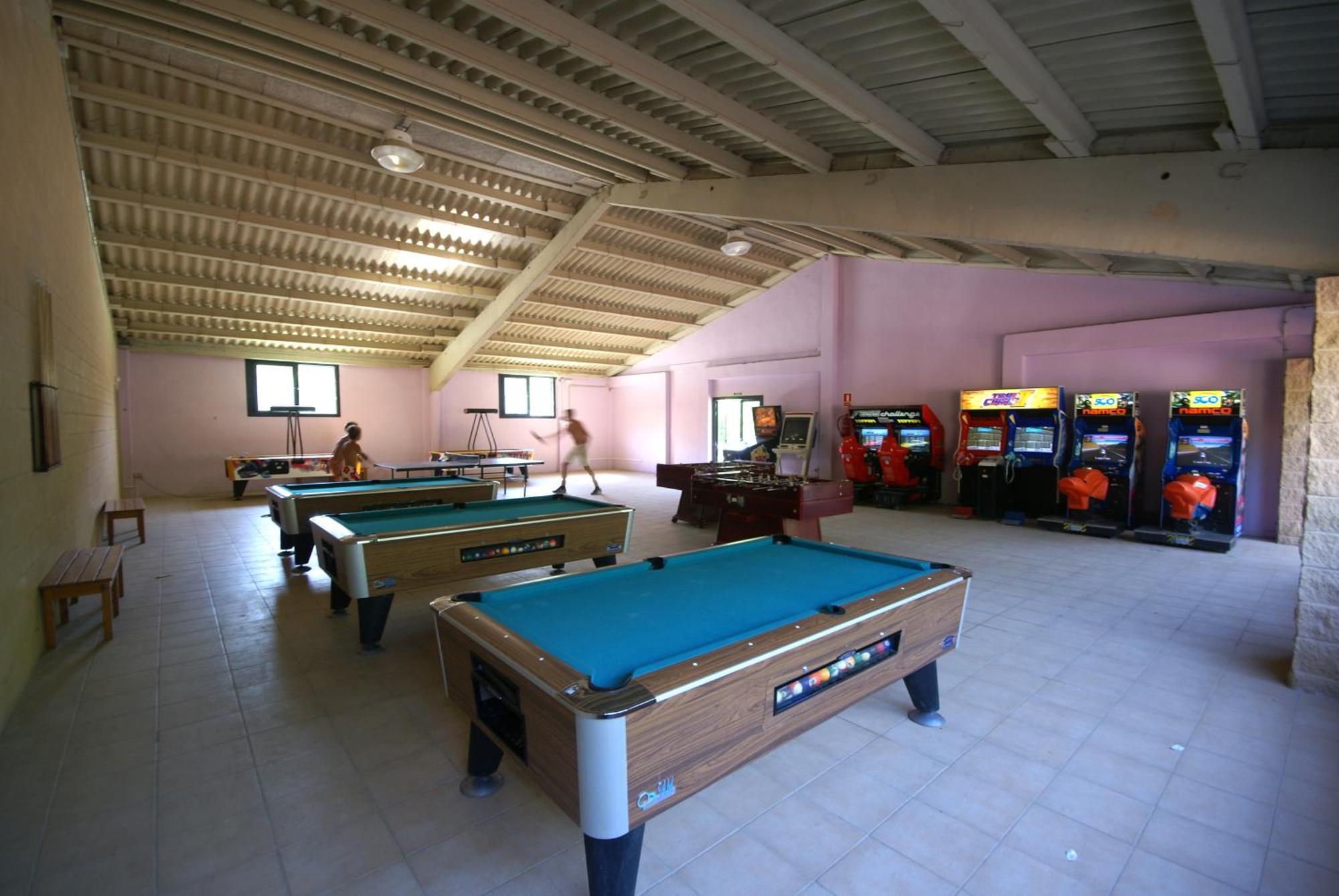 Camping Bassegoda Park Hotell Albanya Eksteriør bilde